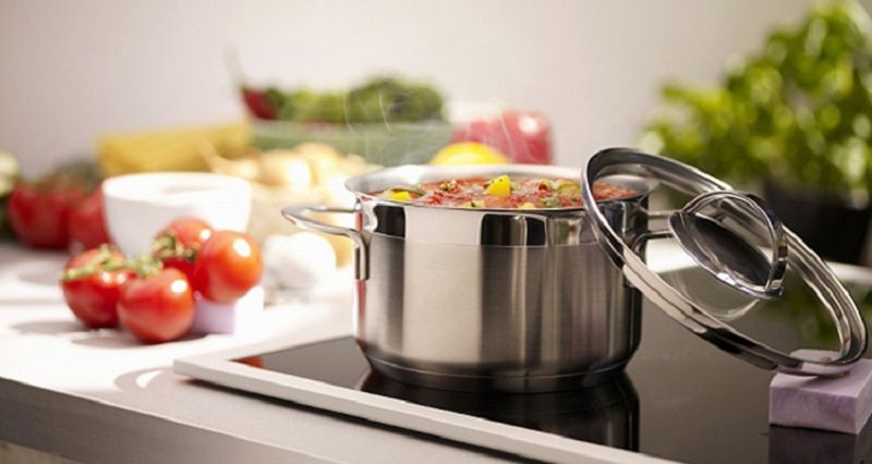 Bếp từ có kén nồi không?