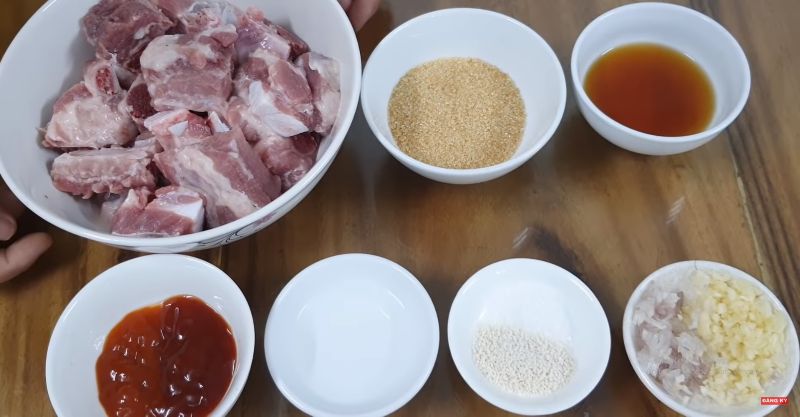 Nguyên liệu làm sườn xào chua ngọt