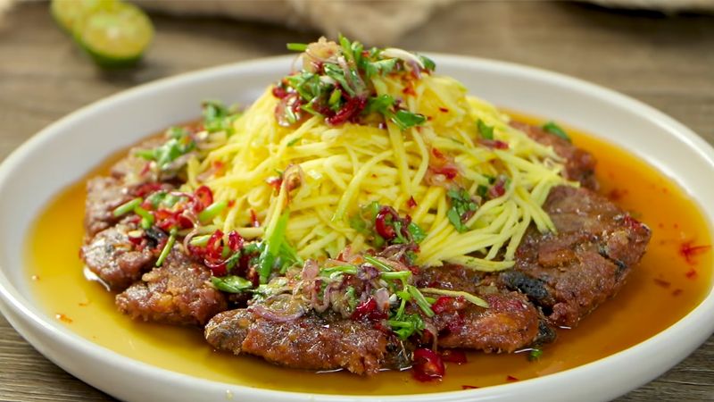 Gỏi xoài cá trê