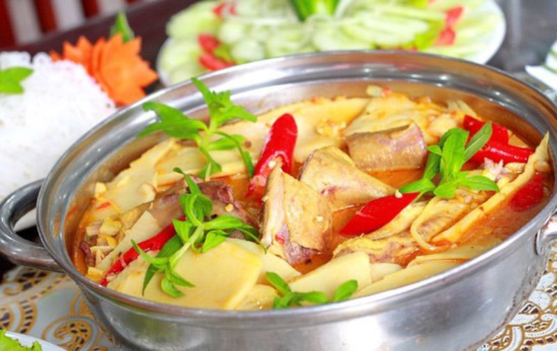 Lẩu vịt măng cay