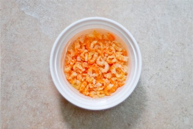 Tôm khô ngâm nước sôi