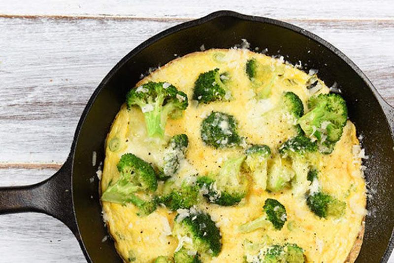 Trứng frittata khi hoàn thành có màu vàng tươi thơm ngon 