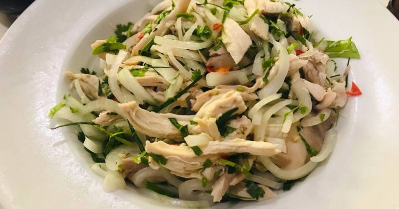 Gỏi gà lá chanh chua ngọt